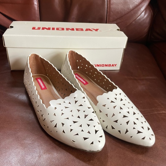 UNIONBAY Women's White Cutout Flats - Picture 1 of 2